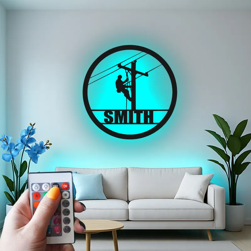 Plaque LED personnalisée pour lineman | Décoration murale en métal sur mesure pour électriciens | Cadeau pour technicien des réseaux | Déco garage et atelier