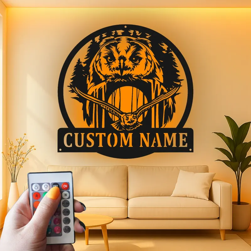 Personalisierte Eule Metall-Wandkunst mit LED | Individuelles Wald-Wildlife-Schild für die Cabin-Dekoration | Geschenk für Naturfreunde