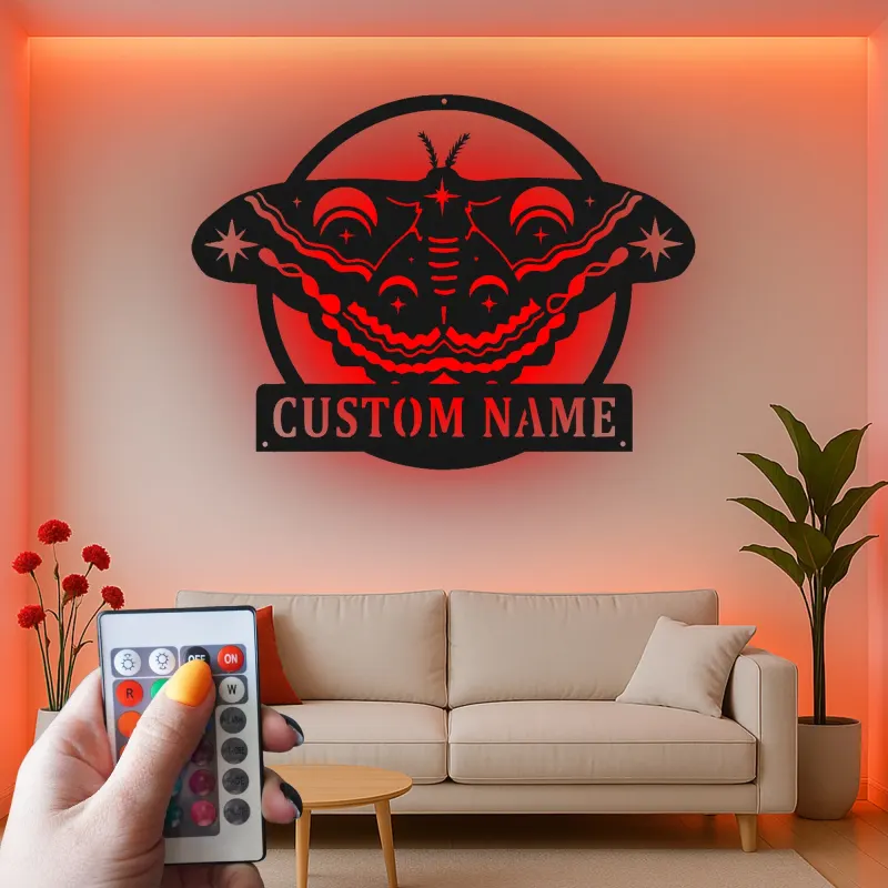 Luna Moth LED Metallschild | Personalisierte Wandkunst | Himmlisches Mond-Dekor für Salon, Studio & Boho-Interieur