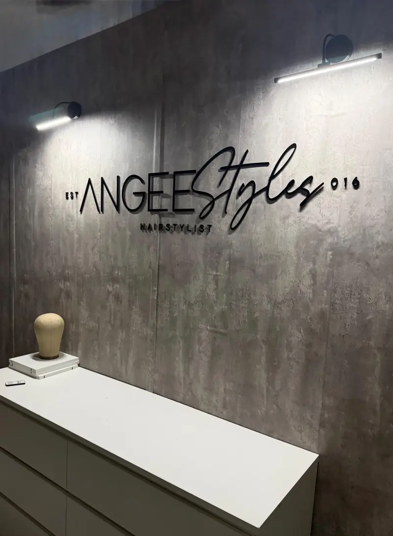Insegna Logo Aziendale | Branding Ufficio 3D in Metallo Nero Opaco | Decorazione Personalizzata per Saloni e Cliniche | Minimalista Moderna