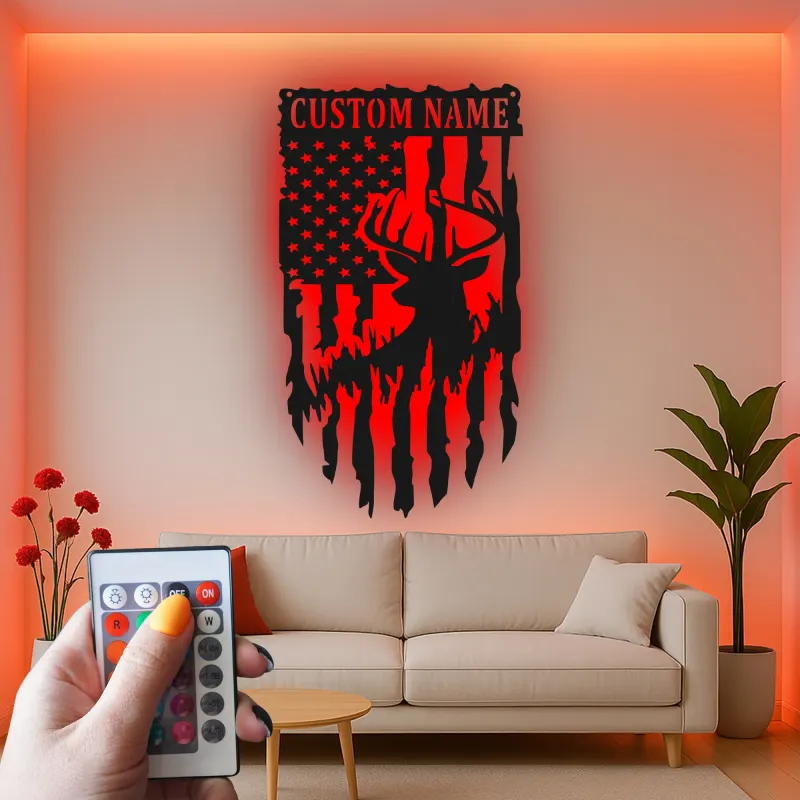 Insegna in metallo LED personalizzata con cervo e bandiera americana - Regalo per cacciatori - Decorazione per cabine rustiche