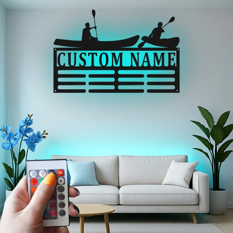 Portamedallas personalizado de kayak | Arte mural de metal personalizado con LED | Expositor de dorsales y medallas de kayakista | Regalo para amantes del aire libre