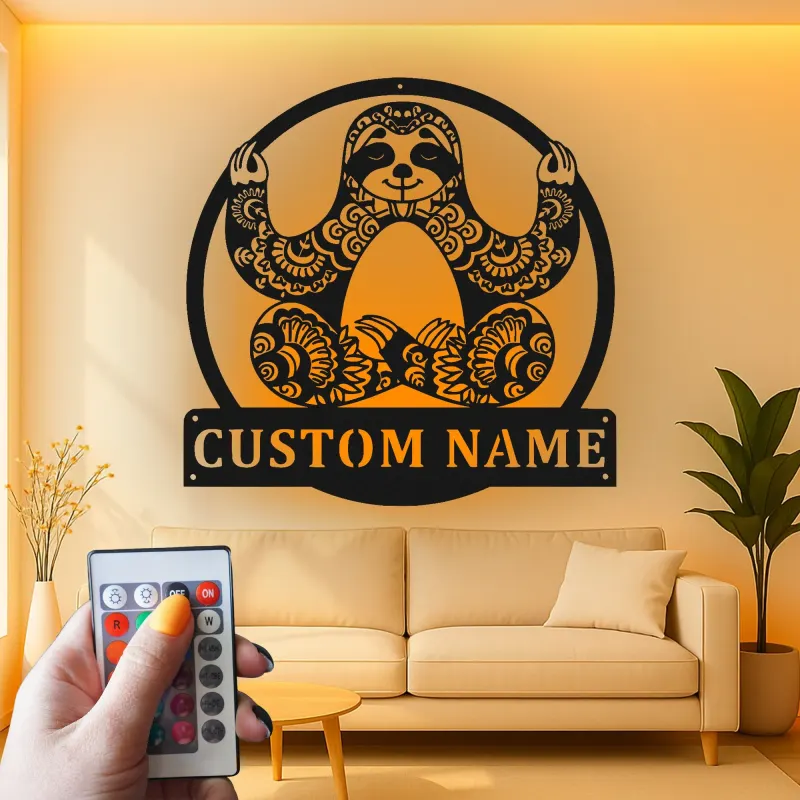 Insegna LED Sloth Mandala Personalizzata | Arte in Metallo su Misura per Studio di Yoga e Decorazione Zen | Regalo per Amanti degli Animali Boho