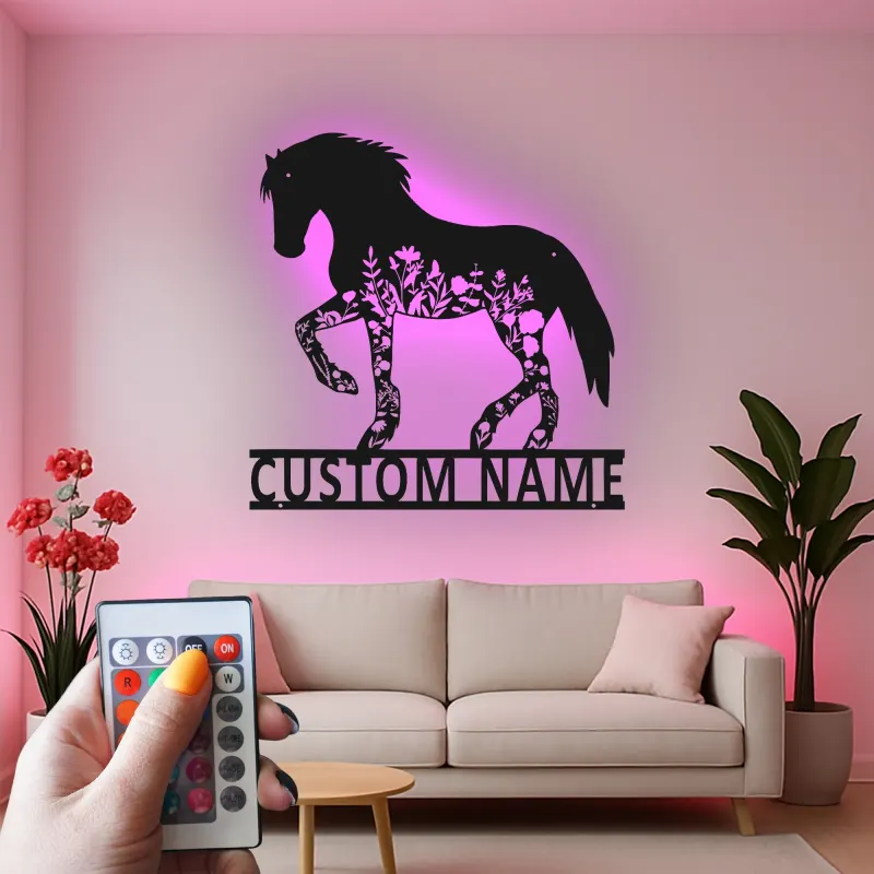 Individuelle Pferde LED Metall-Wandkunst | Personalisierte Reiterschild mit Blumen | Stall- & Ranch-Dekor Geschenk