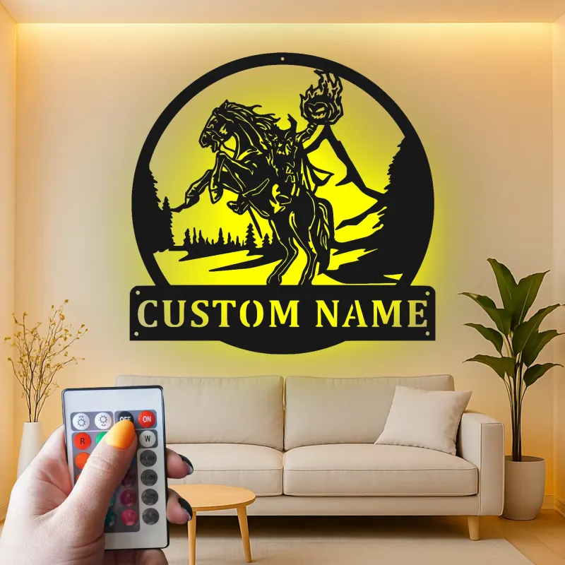 Decorazione murale in metallo LED Cavaliere senza testa | Insegna gotica Halloween personalizzata | Decor folklore spettrale per ingresso | Targa con nome su misura