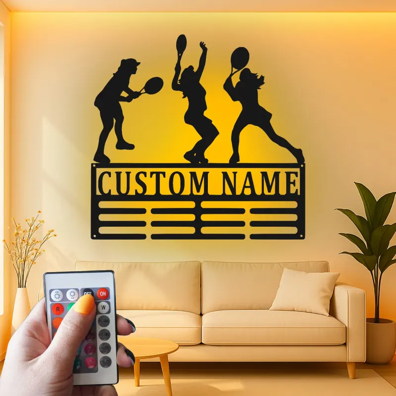 Cartel LED de jugadora de tenis personalizada | Arte mural de metal con nombre personalizado | Decoración deportiva femenina | Regalo para entrenador o atleta