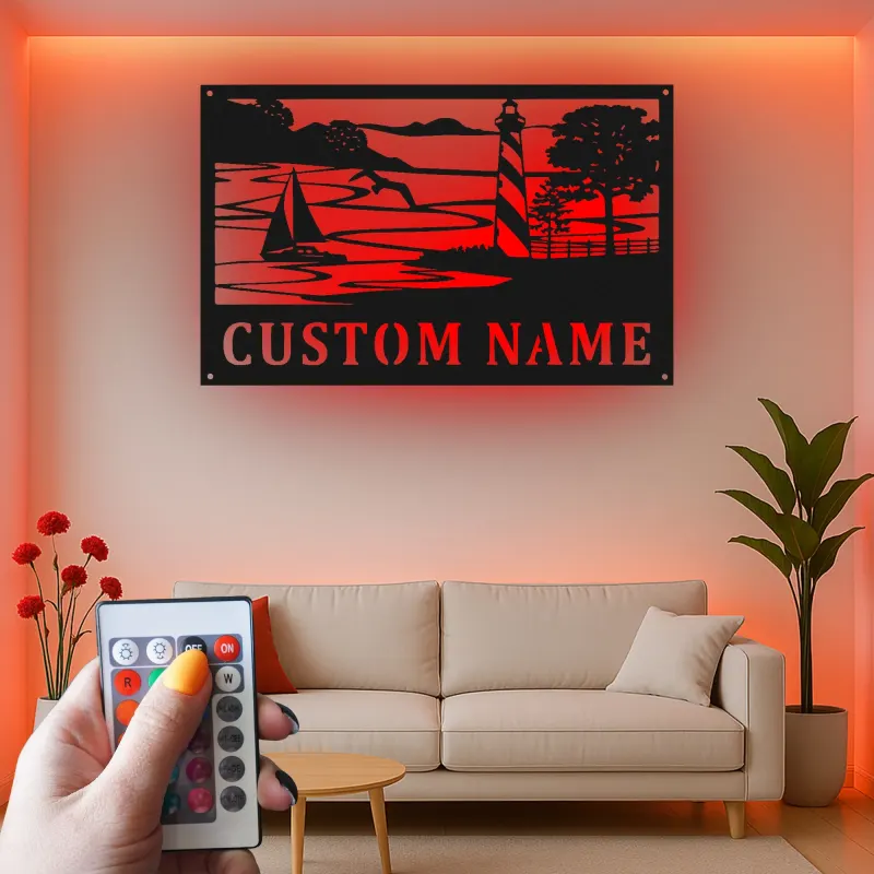Panneau en métal de phare | Signalisation côtière LED | Décor personnalisé de maison de plage | Cadeau de silhouette de voilier nautique