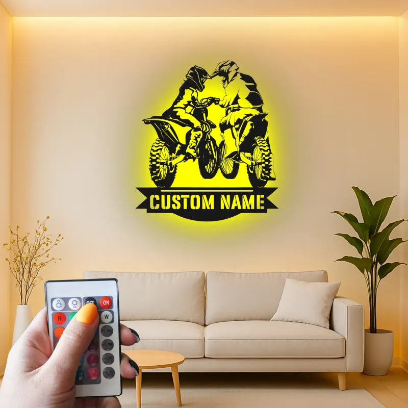 Décoration murale en métal personnalisée pour couple de motocross avec rétroéclairage LED - Cadeau personnalisé pour motards, garage ou décoration de man cave