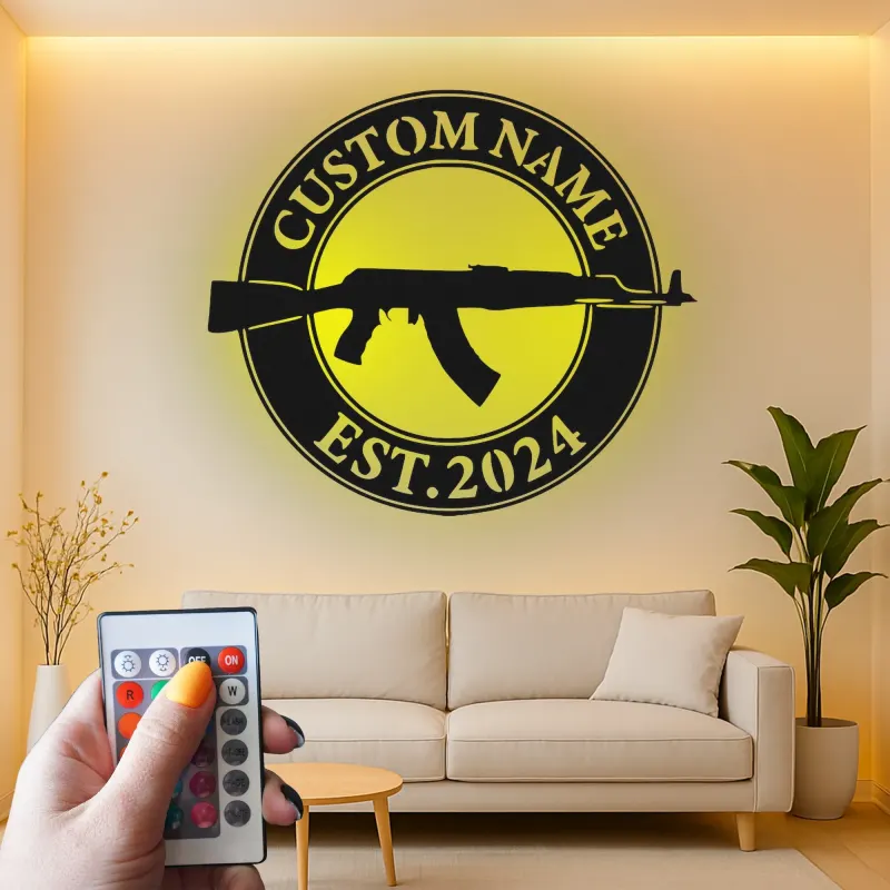 Insegna in metallo personalizzata con pistola e LED | Arte da parete personalizzata per armi da fuoco | Arredo per poligono e man cave | Regalo per appassionati di armi