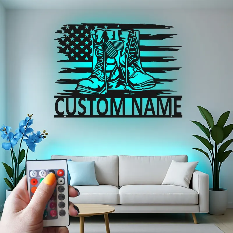 Insegna in Metallo LED con Stivali Militari e Medaglie | Arte da Parete Personalizzata | Regalo per Veterani | Decorazione Patriottica per la Casa