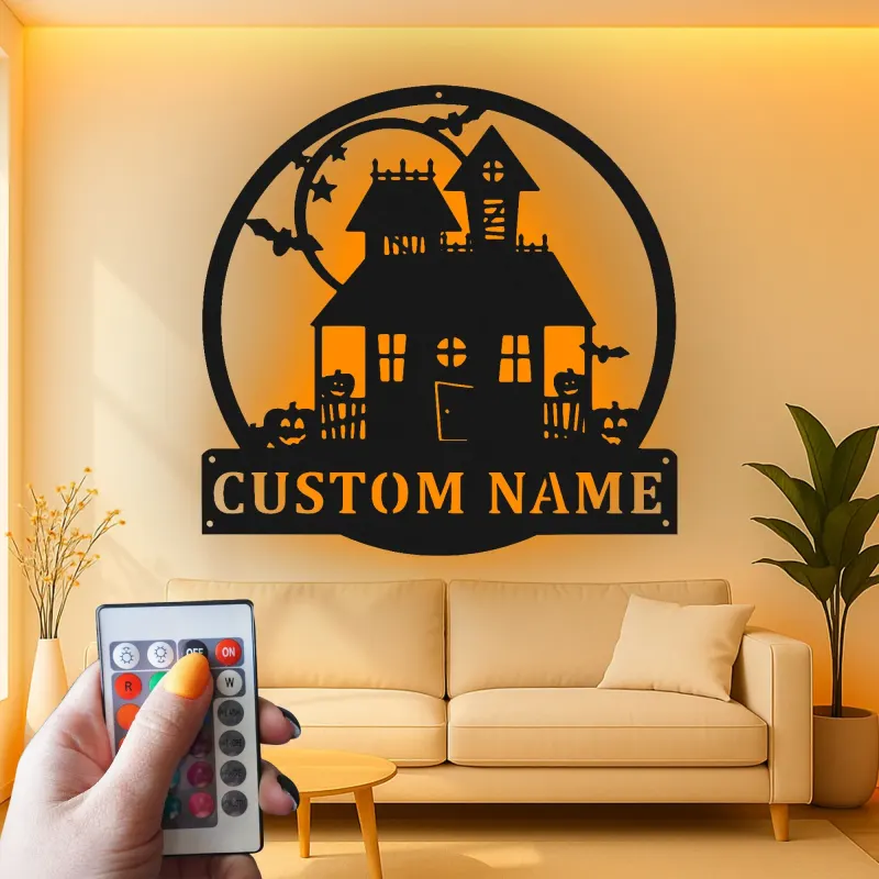 Insegna LED Casa Stregata | Decorazione murale in metallo personalizzata | Decor Halloween gotico spettrale | Targa personalizzata con cognome