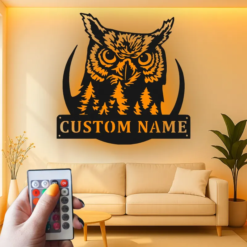 Gufo reale LED in metallo da parete | Insegna personalizzata con nome a tema bosco | Decorazione rustica per baita e lodge per amanti della fauna selvatica