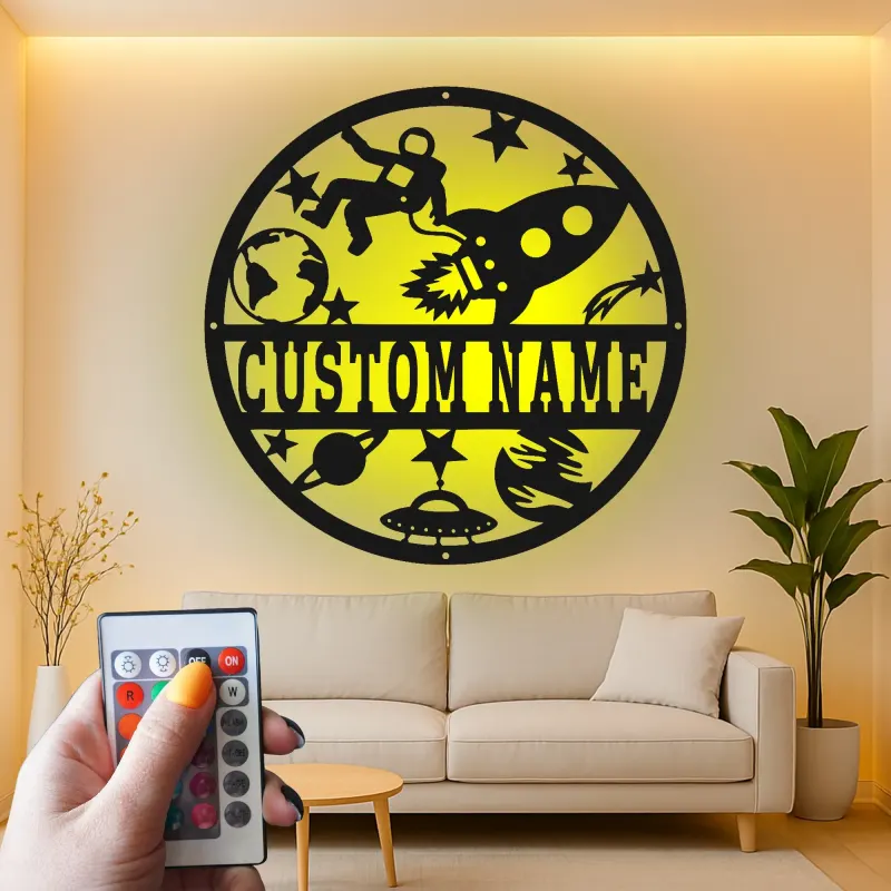 Insegna in metallo astronauta personalizzata | Arte murale LED con razzo spaziale | Decorazione per cameretta a tema spazio | Targa premium per nursery