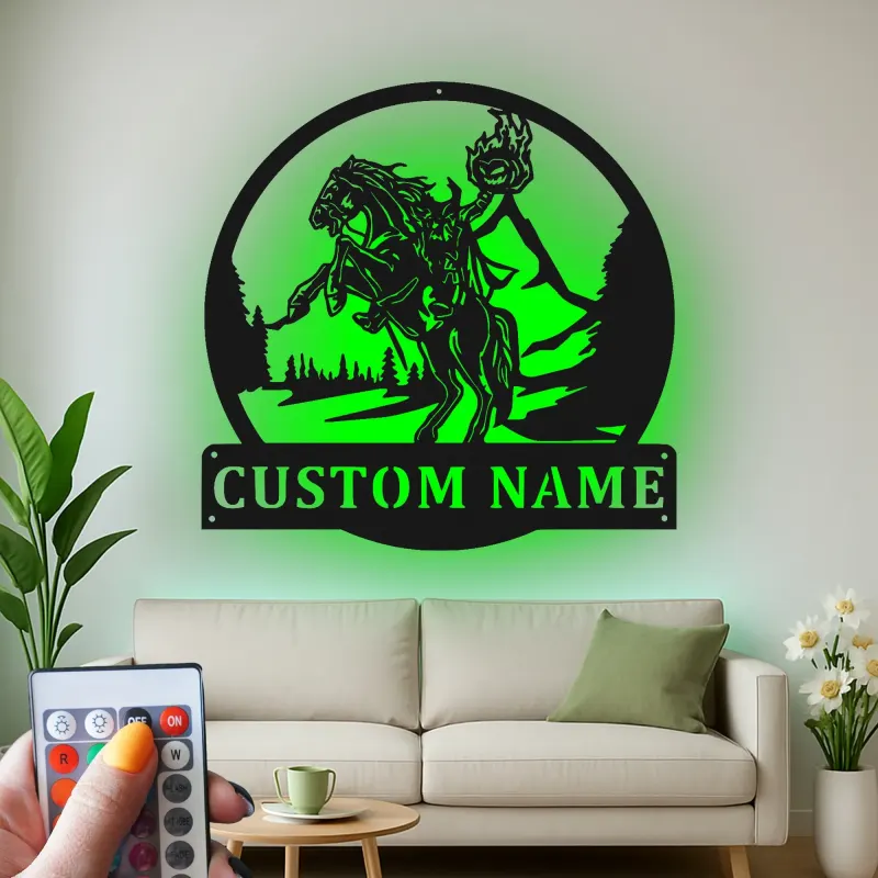 Decorazione murale in metallo LED Cavaliere senza testa | Insegna gotica Halloween personalizzata | Decor folklore spettrale per ingresso | Targa con nome su misura