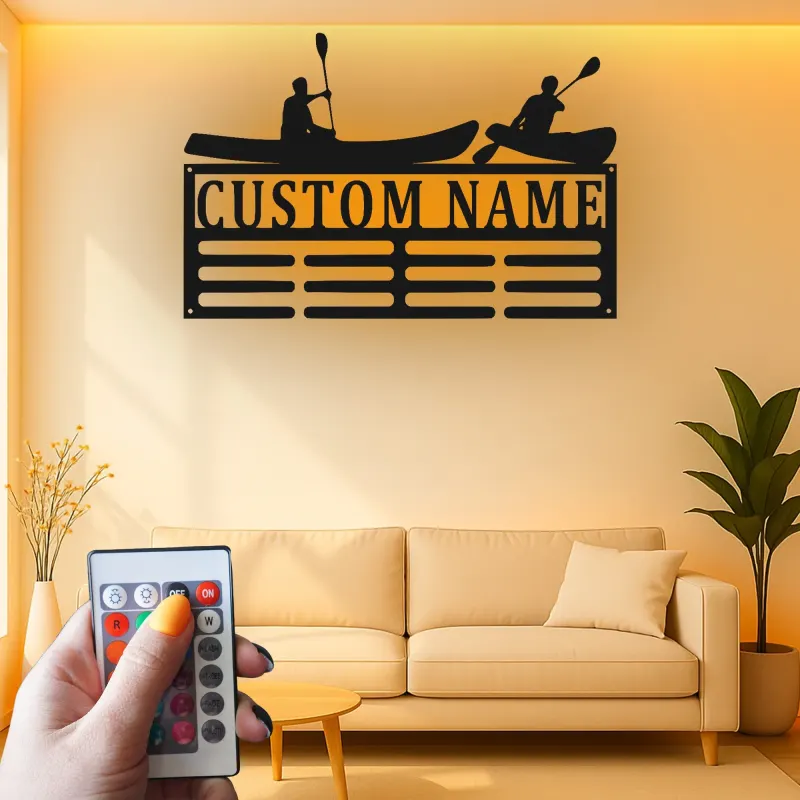 Portamedallas personalizado de kayak | Arte mural de metal personalizado con LED | Expositor de dorsales y medallas de kayakista | Regalo para amantes del aire libre