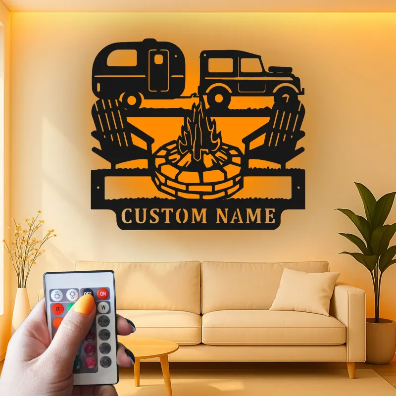 Personalisierte LED-Metall-Wandkunst mit Camping-Szene – Geschenk für Wohnmobilfahrer, Outdoor-Terrassendeko