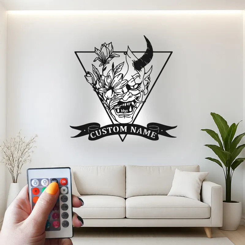 Décoration murale en métal personnalisée Masque Oni avec rétroéclairage LED Cadeau unique pour les amateurs d'art japonais Décoration intérieure avec nom personnalisé