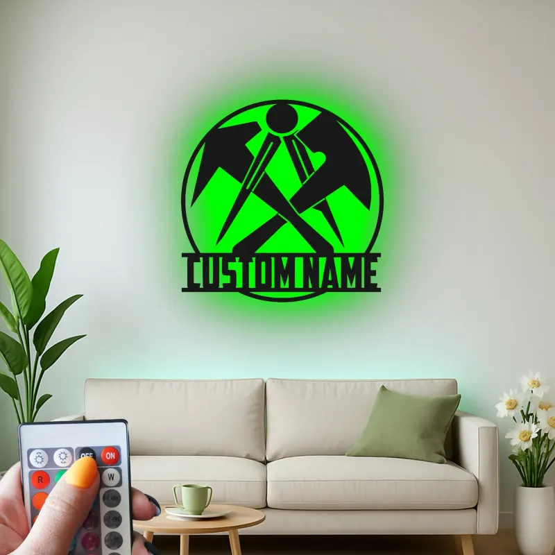 Insegna in metallo personalizzata martello e ascia | Decorazione LED per officina, man cave o garage | Regalo personalizzato per carpentiere