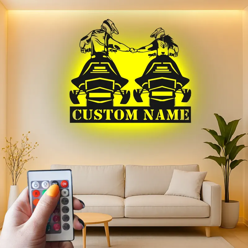 Panneau LED Couple motoneige personnalisé | Décoration murale en métal personnalisée | Décor de cabine d'hiver | Cadeau d'aventure pour couples