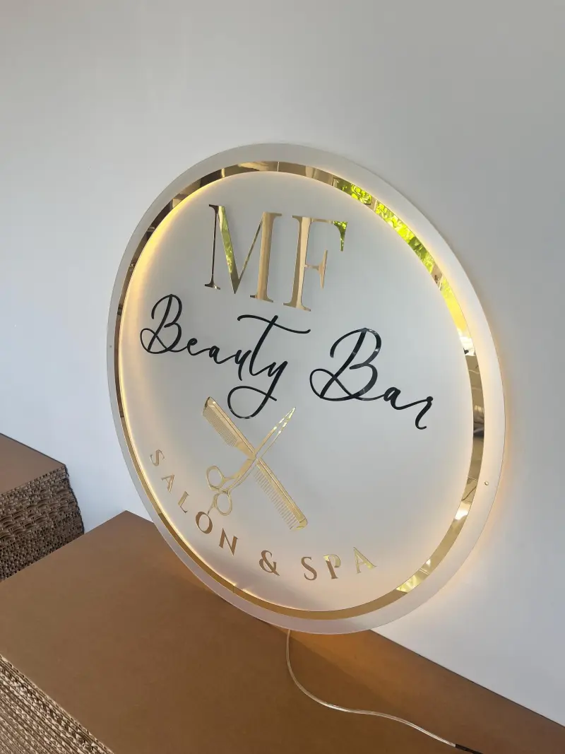 Personalisiertes LED-Neon-Schild | Frosted Acrylic Gold Mirror Geschäftsdécor | Premium Salon- & Büroschilder
