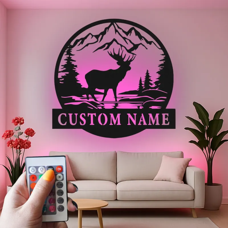 Insegna in metallo LED personalizzata con alce in paesaggio montano - Regalo per amanti della natura e decorazione per cabine o rifugi