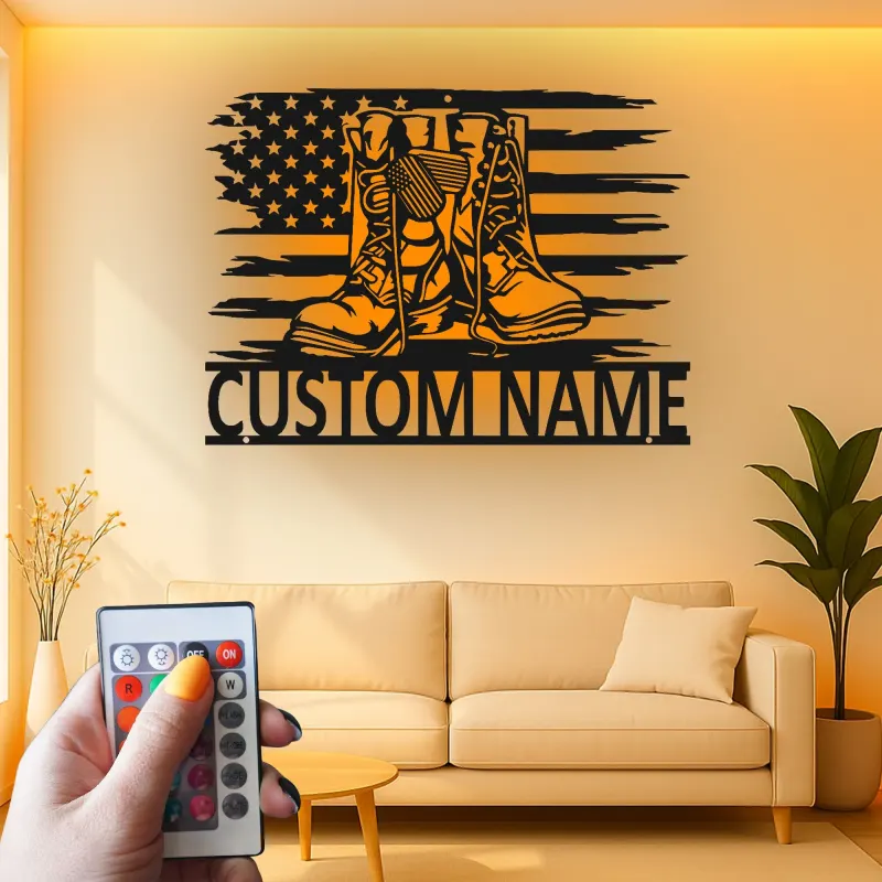 Insegna in Metallo LED con Stivali Militari e Medaglie | Arte da Parete Personalizzata | Regalo per Veterani | Decorazione Patriottica per la Casa