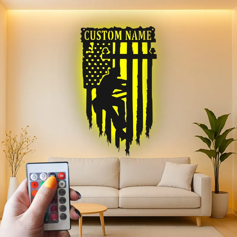 Cartel LED de liniero con bandera americana | Decoración mural de metal con nombre personalizado | Regalo patriótico para electricistas | Decoración para trabajador de servicios públicos