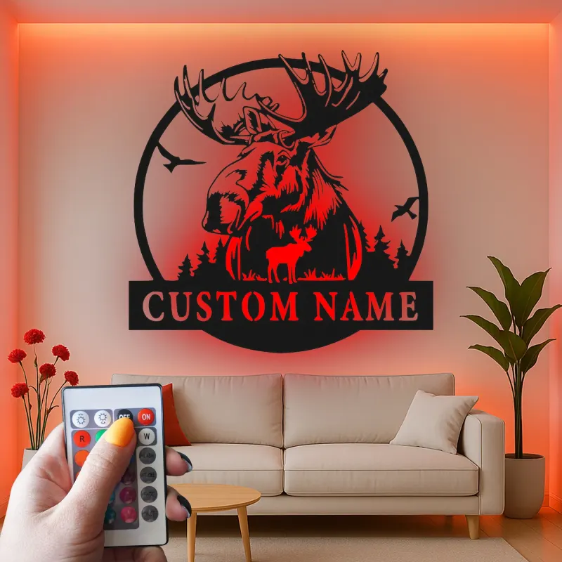 Insegna in Metallo Personalizzata con Alce e LED | Arte Murale Faunistica Personalizzata | Decorazione Rustica per Cabin e Regalo per Amanti della Natura