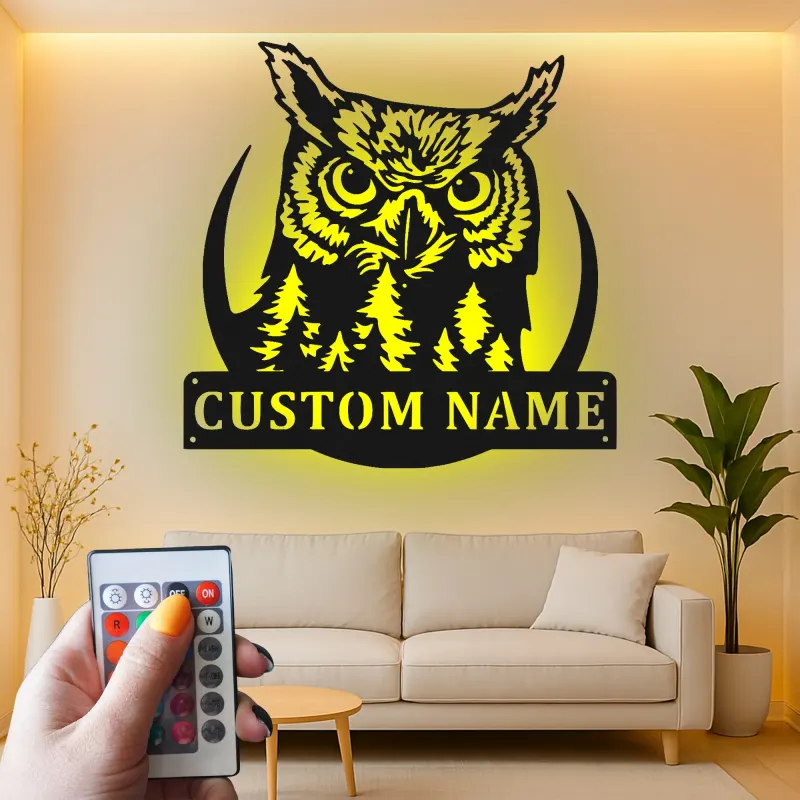 Gufo reale LED in metallo da parete | Insegna personalizzata con nome a tema bosco | Decorazione rustica per baita e lodge per amanti della fauna selvatica