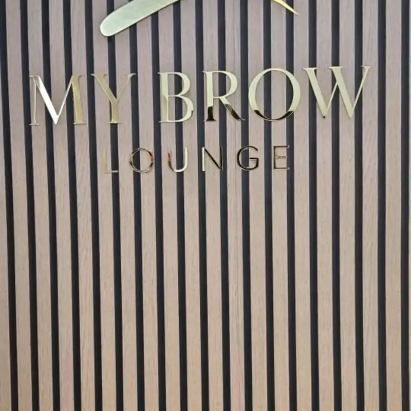 3D Laser-Cut Firmenlogo Schild | Personalisierte Metall- und Acryl-Empfangsbeschilderung für Salons und Büros | Premium Wanddekoration
