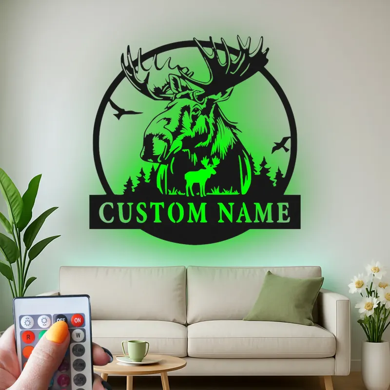 Insegna in Metallo Personalizzata con Alce e LED | Arte Murale Faunistica Personalizzata | Decorazione Rustica per Cabin e Regalo per Amanti della Natura
