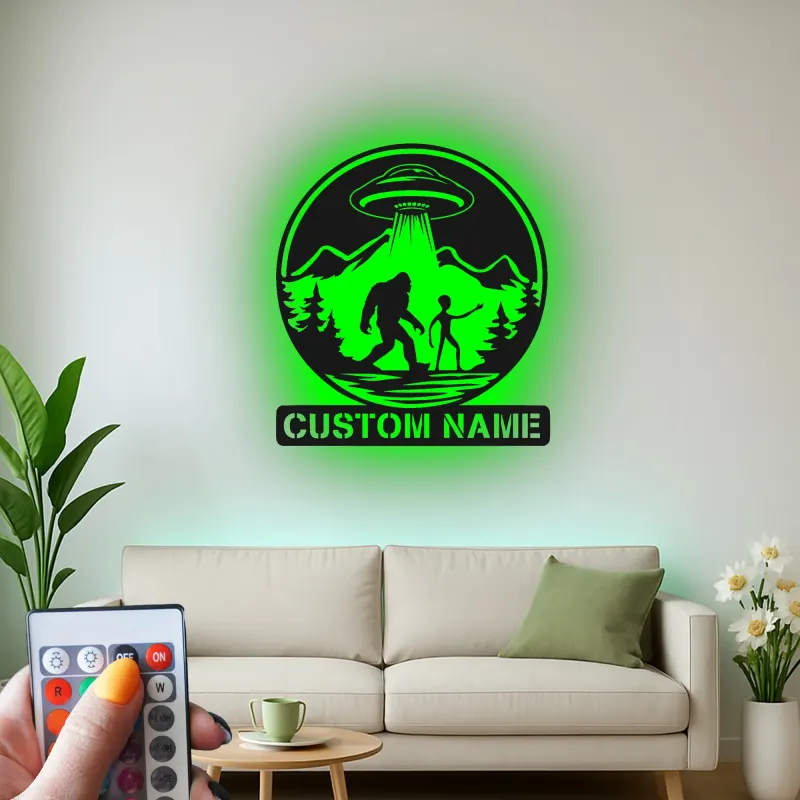 Personalisierte Bigfoot und Alien LED Metall-Wandkunst – Einzigartiges Geschenk für Sci-Fi-Enthusiasten, Man Cave oder Spielzimmer-Dekor
