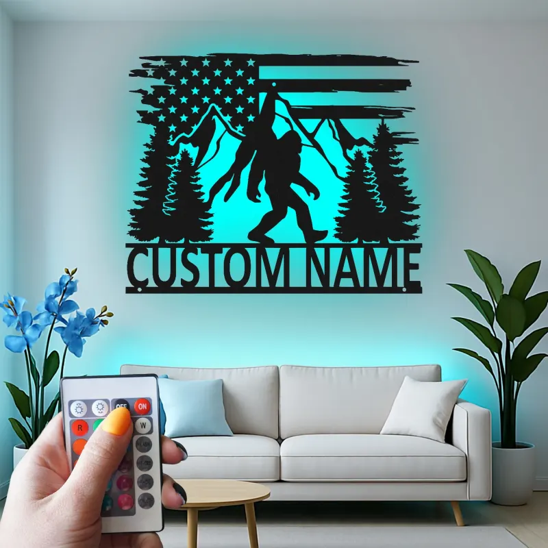 Décoration murale en métal personnalisée Bigfoot avec rétroéclairage LED - Cadeau unique pour les passionnés de plein air - Décor de cabane rustique