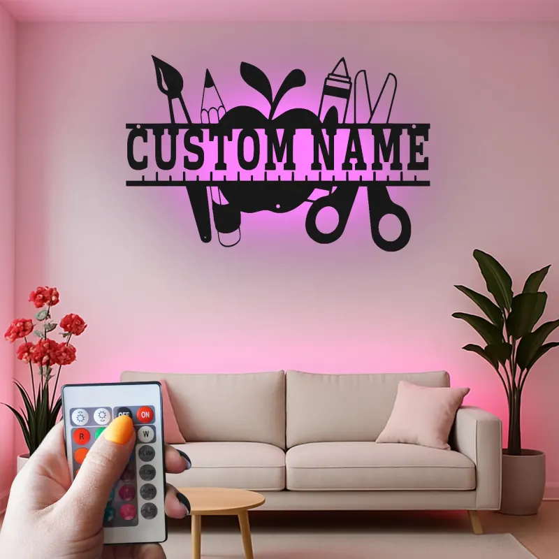 Insegna Nome Insegnante Personalizzata | Arte Murale in Metallo LED per Aula | Regalo Educatore Personalizzato | Decorazione a Tema Mela e Matita