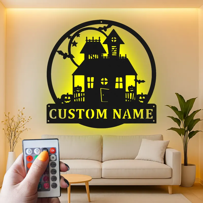 Insegna LED Casa Stregata | Decorazione murale in metallo personalizzata | Decor Halloween gotico spettrale | Targa personalizzata con cognome