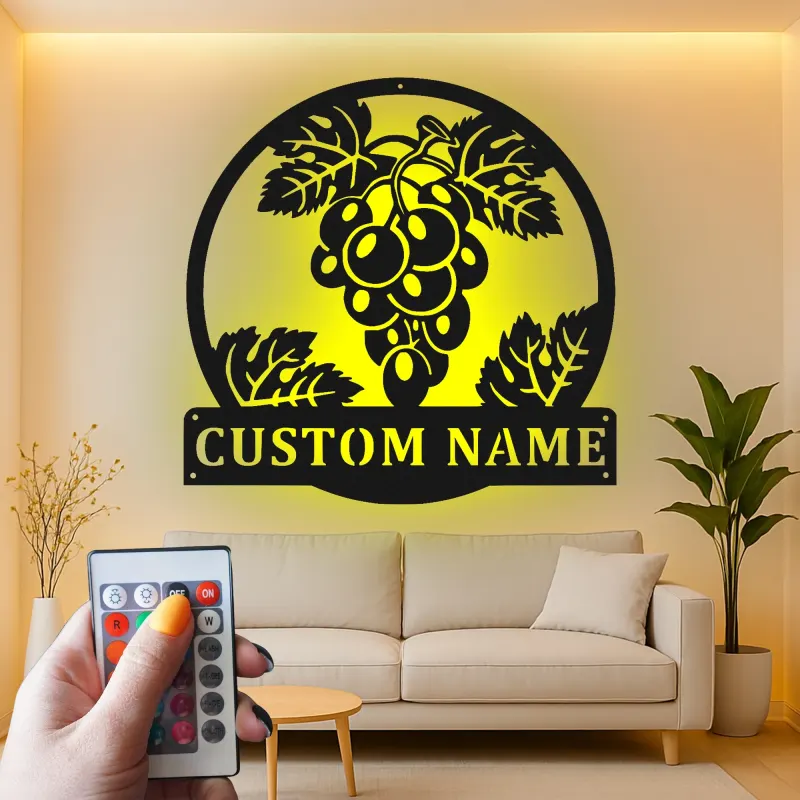 Insegna personalizzata per vigneto con grappoli d’uva | Arte murale in metallo LED per cantina o cucina | Regalo personalizzato per chi ama il vino