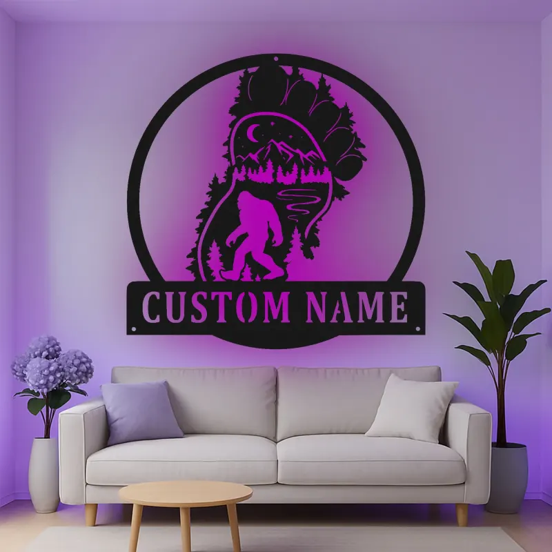 Insegna in metallo personalizzata Bigfoot Forest con luce LED regalo per appassionati di outdoor decor per cabine o man cave