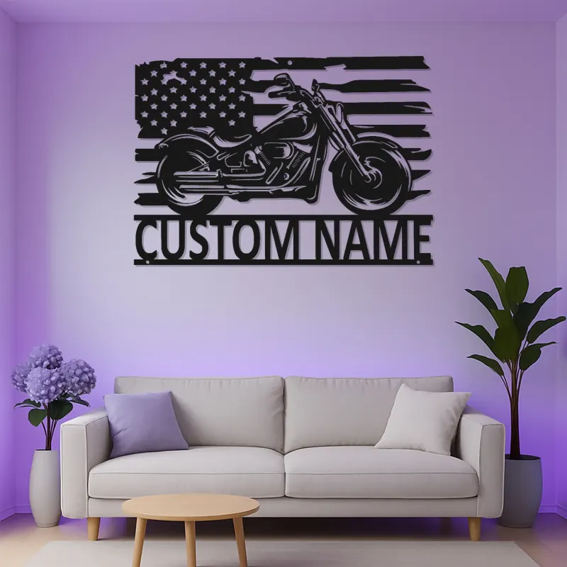 Insegna in Metallo Personalizzata con Moto Cruiser | Arte Murale LED con Bandiera Americana | Regalo Personalizzato per Biker | Decorazione per Caverna degli Uomini