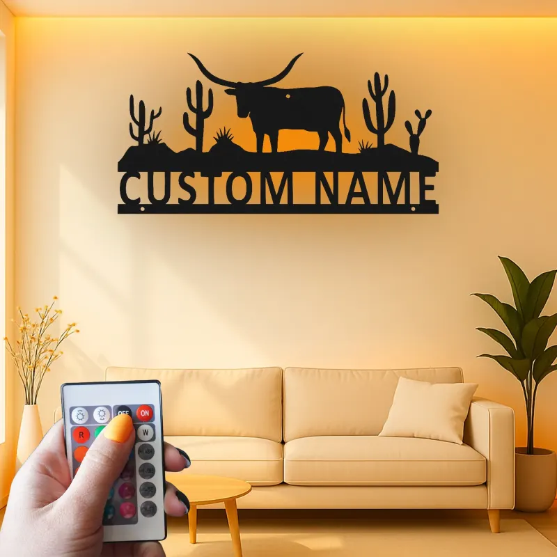 Panneau Métallique Longhorn du Texas Personnalisé | Art Murale Rétroéclairé avec Nom de Ranch | Décoration Rustique de Cactus du Désert pour Ferme et Extérieur