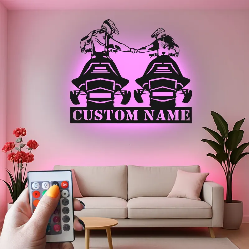 Panneau LED Couple motoneige personnalisé | Décoration murale en métal personnalisée | Décor de cabine d'hiver | Cadeau d'aventure pour couples