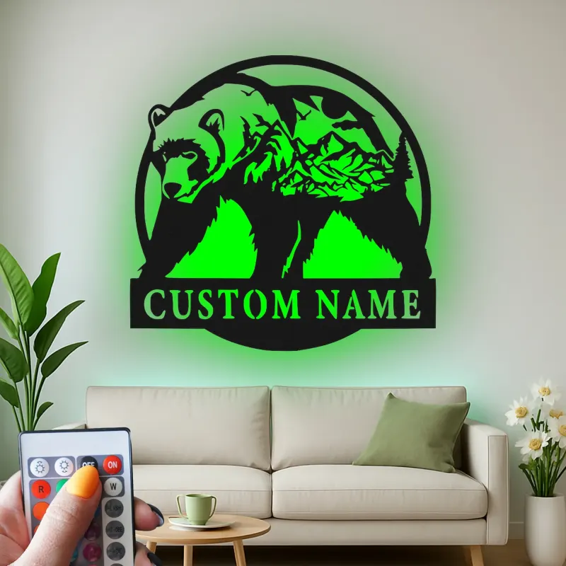 Personalisierte LED-beleuchtete Metall-Wandkunst mit Bär und Berg – Geschenk für Naturfreunde