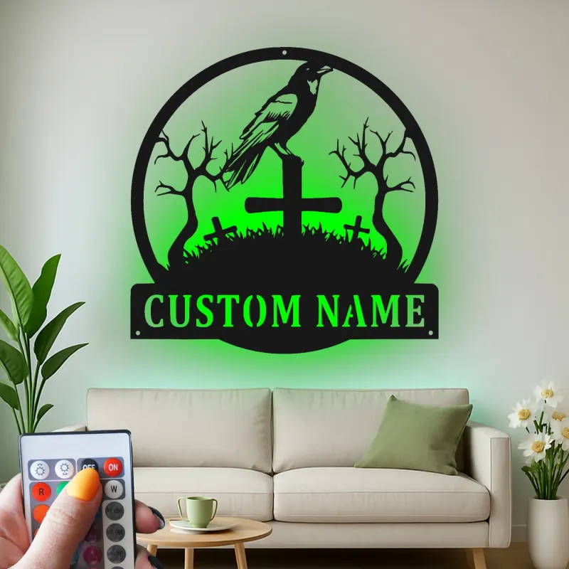 Insegna in metallo personalizzata con corvo su cimitero luce LED regalo di Halloween decorazione gotica per la casa