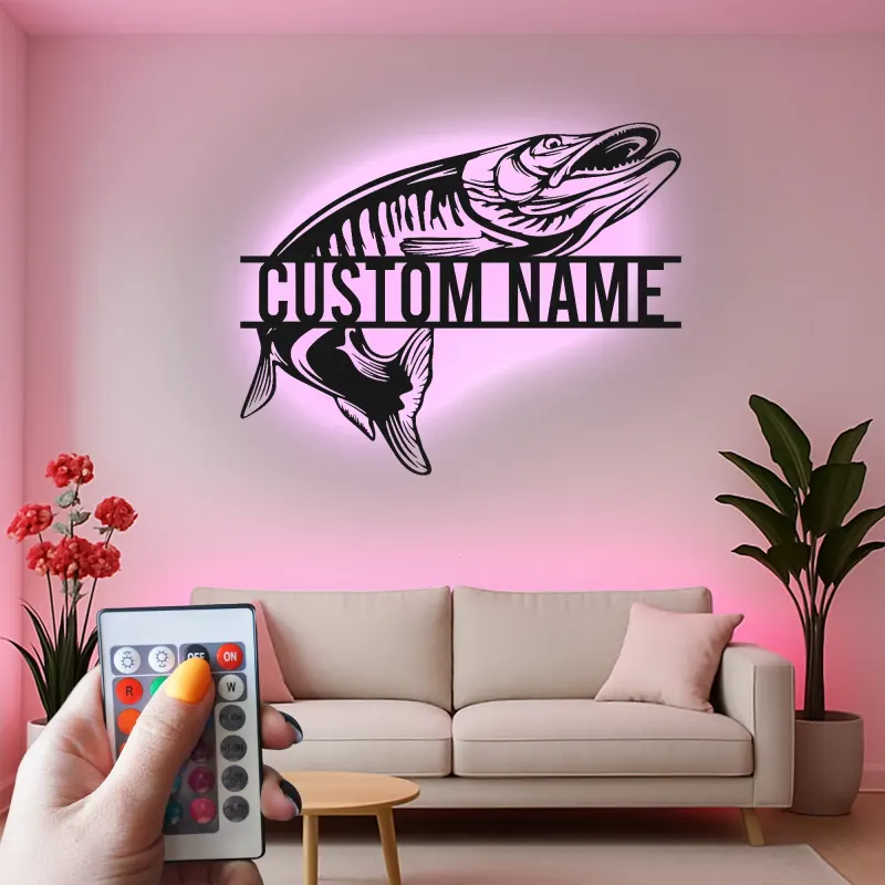 Insegna in metallo personalizzata con pesce e LED | Arte con nome del pescatore su misura | Arredo moderno rustico per casa al lago, baita e man cave