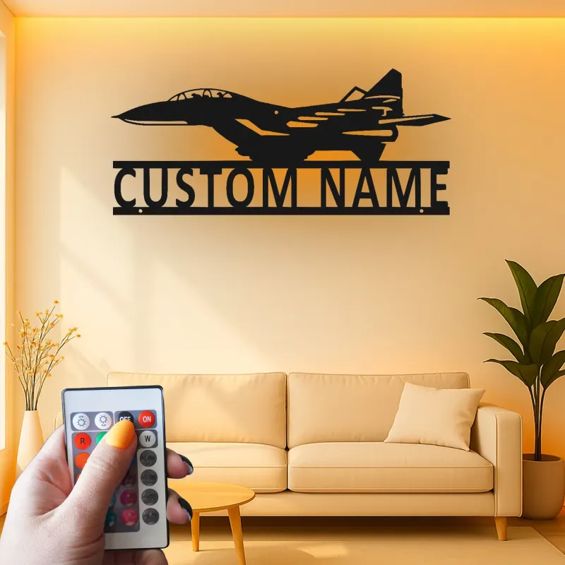 Arte in metallo LED a forma di jet da combattimento | Insegna con nome personalizzata per aerei | Decorazione aviazione personalizzata per piloti | Regalo per Man Cave militare