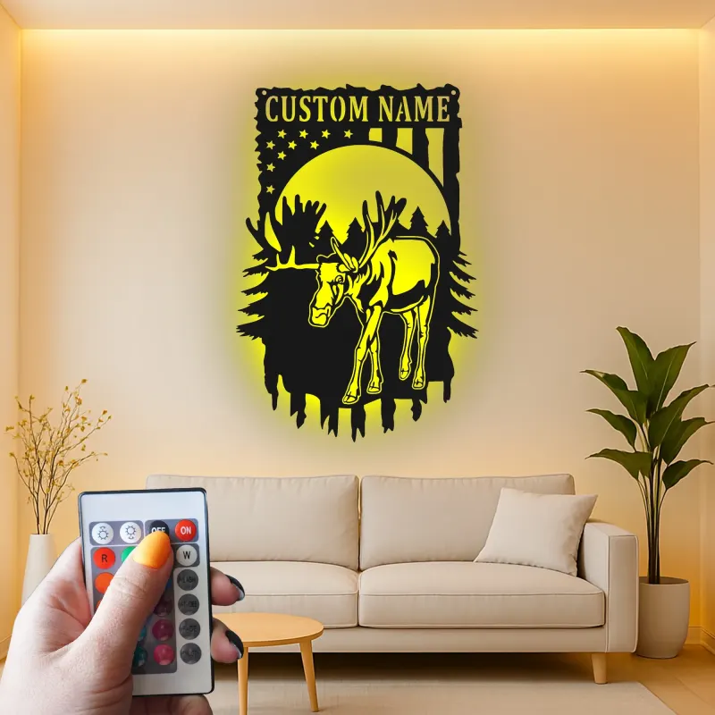 Personalisierte Metall-Wandkunst mit Elch und LED | Individuelles Namensschild mit amerikanischer Flagge | Rustikale Dekoration für Naturfreunde