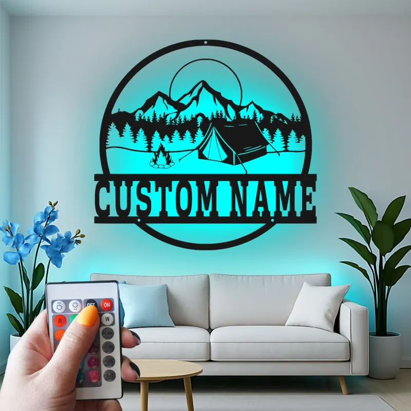 Insegna in metallo LED personalizzata con scena di campeggio regalo per appassionati di outdoor decor per cabin o RV 1