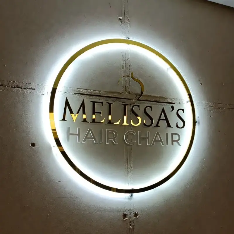 Personalisierte Halo-beleuchtete Acryl-Werbeschilder | Individuelles LED-Metall-Logo für Salon | Büro | Klinik | Premium-Wanddekoration