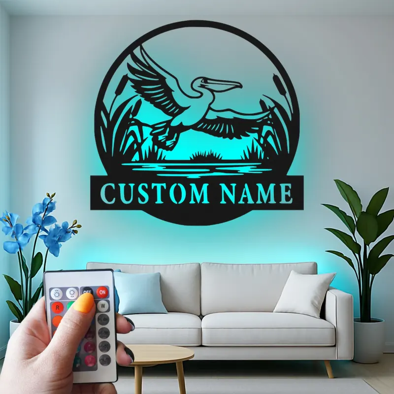 Panneau LED de pélican personnalisé | Art mural en métal pour maison de plage et décoration côtière | Plaque nominative personnalisée