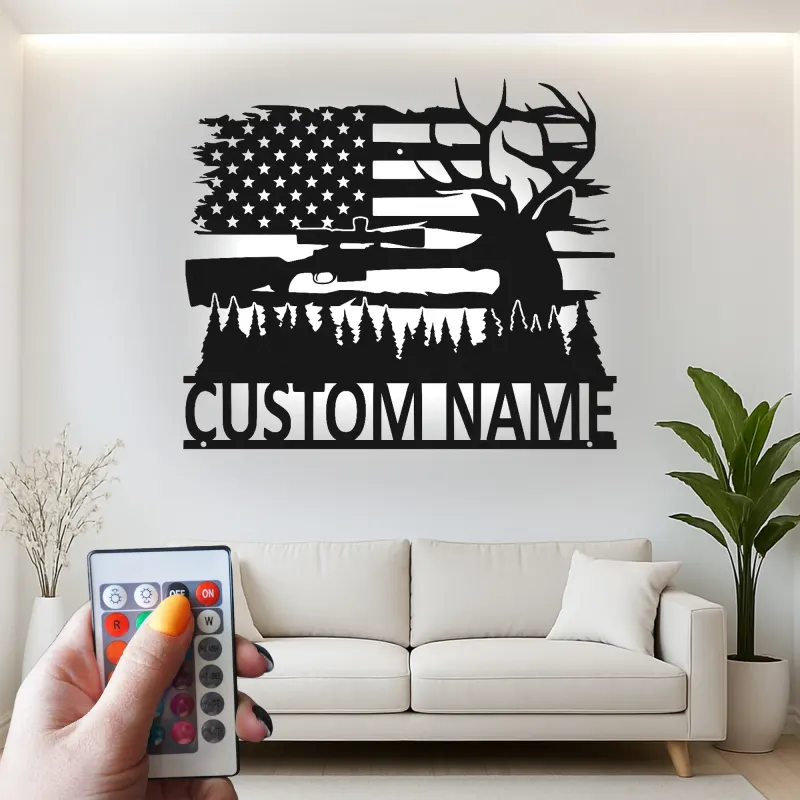 Cartel de metal personalizado de cazador de ciervos | Arte mural LED de bandera americana | Decoración de rifle con nombre personalizado para cueva de hombres | Regalo patriótico para cazadores