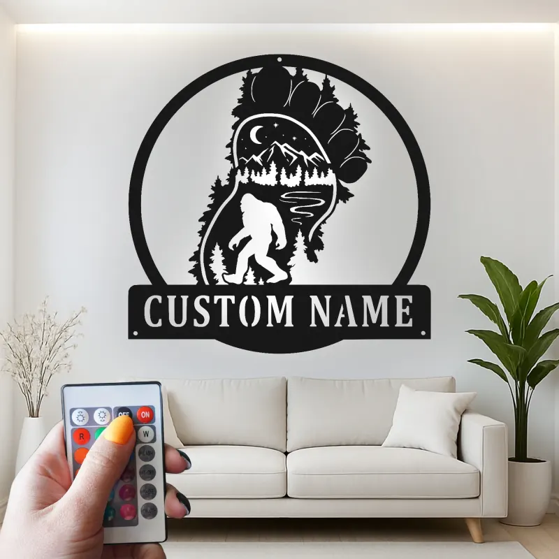 Insegna in metallo personalizzata Bigfoot Forest con luce LED regalo per appassionati di outdoor decor per cabine o man cave
